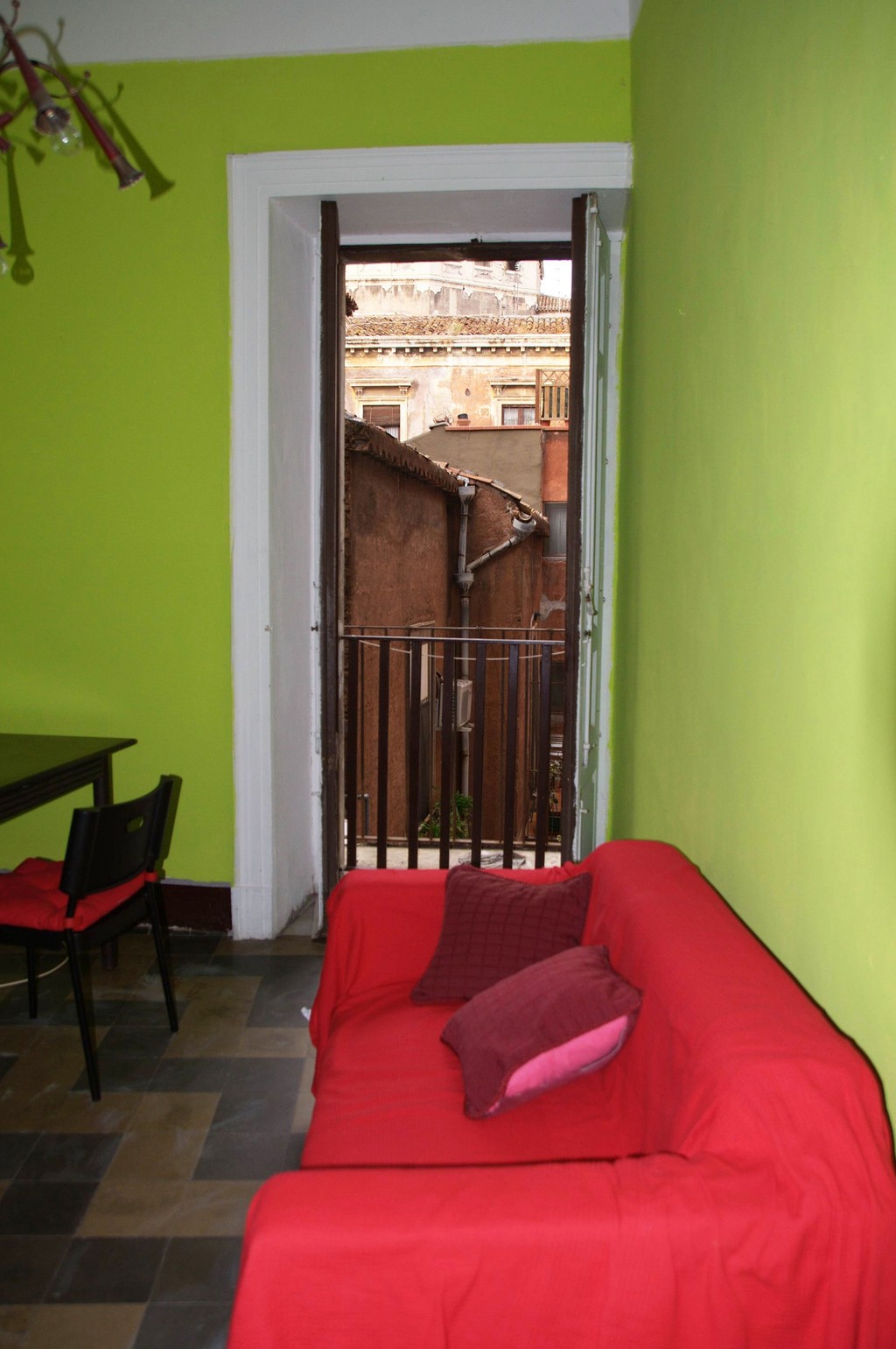 coloured and funny room in shared apartment in the hearth of Catania