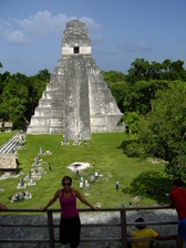 Pirámide Maya en Tikal- Petén