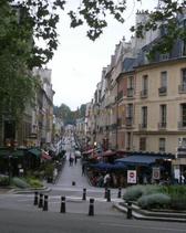 Rue de Satory, full of restaurants, highly recommendable