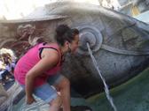Muuuu rica el agua en Piazza di Spagna xD