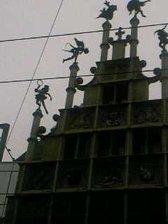 Detalle de la fachada en la calle principal