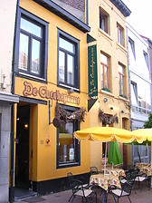 façade d'un café