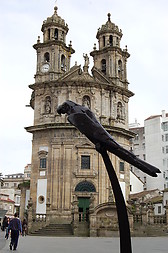 Iglesia de la Peregrina y Estatua del Loro Ravachol
