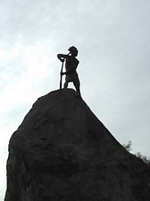 indio en el cerro de santa lucia