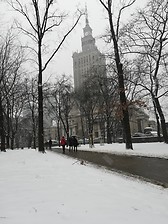 Palazzo della cultura innevato.