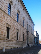 Palazzo dei Diamanti (1)