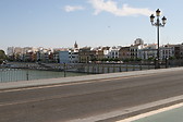 Vue du pont Isabel II sur le Guadalquivir et le quartier de Triana