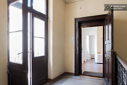 MODERN, RENOVATED FLAT RIGHT NEXT TO THE OPERA