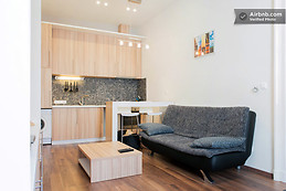 MODERN, RENOVATED FLAT RIGHT NEXT TO THE OPERA