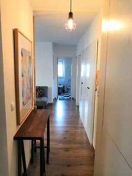 1 bedroom in an apartment with plenty of light - close to metro 