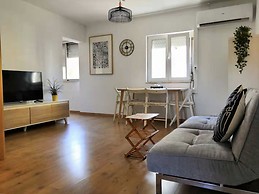 1 bedroom in an apartment with plenty of light - close to metro Olivais 