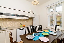 Room for rent in fully furnished flat in Karlin