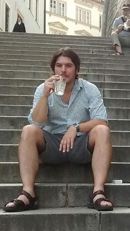 Tomás