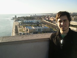 Tomás