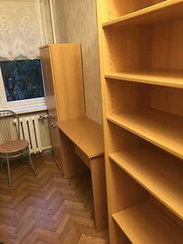 2 rooms available very near city center.