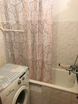 2 rooms available very near city center.