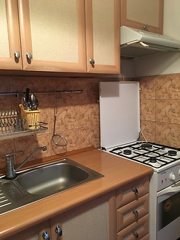 2 rooms available very near city center.