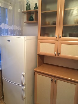 2 rooms available very near city center.