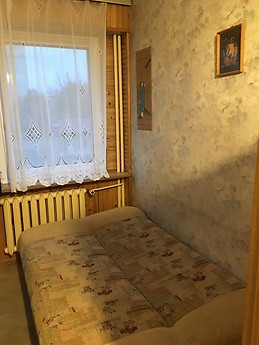 2 rooms available very near city center.
