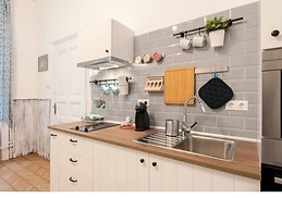 Stylish 2-bedroom apartment for rent in central Terézváros