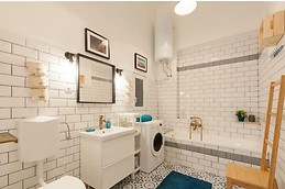 Stylish 2-bedroom apartment for rent in central Terézváros