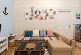 Stylish 2-bedroom apartment for rent in central Terézváros