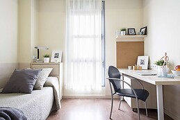 Acogedora habitación en alquiler en residencia universitaria en Bilbao con internet