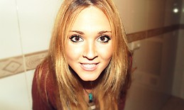 Vicky León-Salas