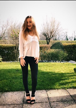 Yéléna