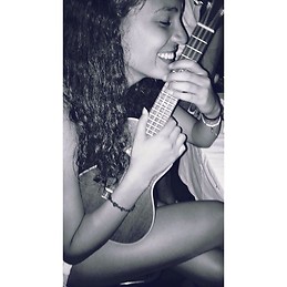 Florencia Azar Sales