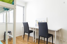 1 Bed for girl in double bedroom in a modern T2 (Colombo-Colégio