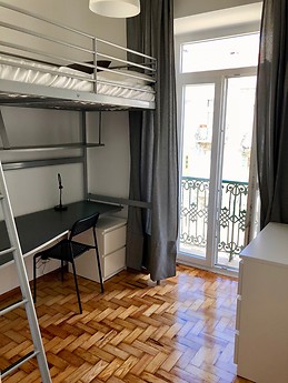 Sunny apartment in city center of Lisbon