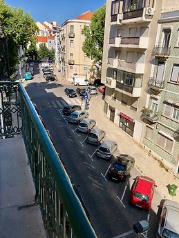 Sunny apartment in city center of Lisbon