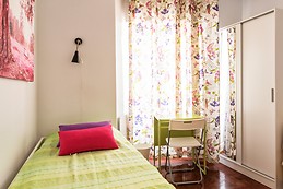 Last single room w/ private bath,heater,clean,bed for guests,yel