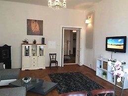 3BDR IN THE CITY CENTER- alexanderhugh92gmail/com