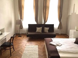 3BDR IN THE CITY CENTER- alexanderhugh92gmail/com