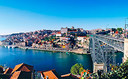 Cozy Private Room in CHAI Guest House, Porto, Portugal. Near Hos