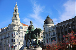 Cozy Private Room in CHAI Guest House, Porto, Portugal. Near Hos