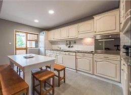 Cozy Private Room in CHAI Guest House, Porto, Portugal. Near Hos