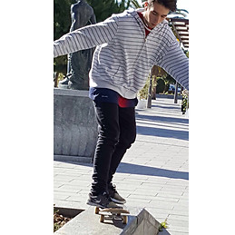 Jesús Skateboarding