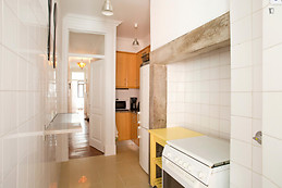 Bedroom to rent in Lisbon, IST, Anjos