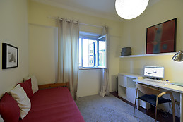 Aluguer de quarto em Lisboa num apartamento espaçoso e luminoso de 1 quartos só para raparigas e com internet
