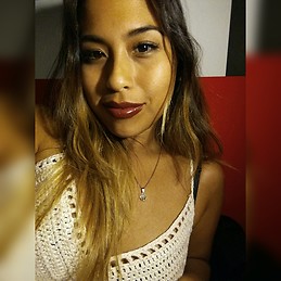 mujer busca alojamiento gratis