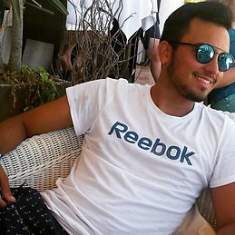 Carlos Flores Caparros