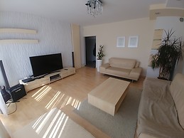 Newly renovated room in a modern, spacious flat