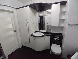 Newly renovated room in a modern, spacious flat