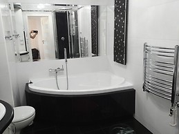 Newly renovated room in a modern, spacious flat