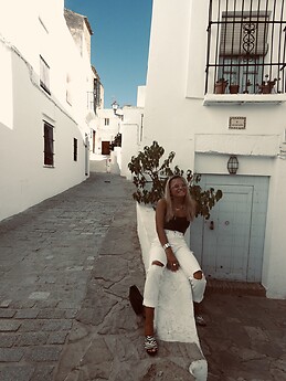 Mencía Montes Yzpisúa