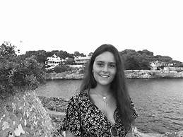 ELENE URBIETA ETXANIZ