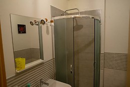 Monolocale moderno appena ristrutturato